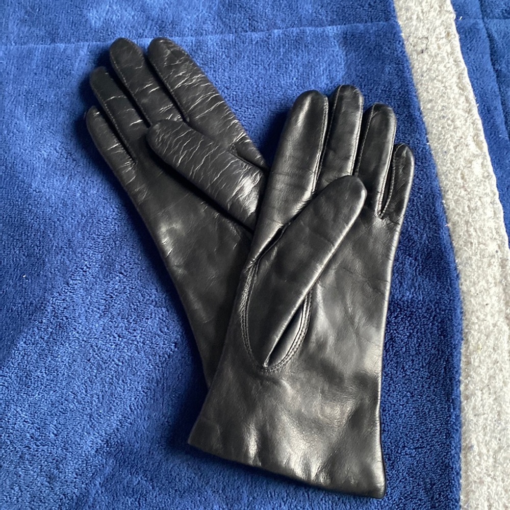 Genuine leather gloves